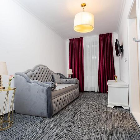 Apartament Carolyne Bistriţa Exteriör bild