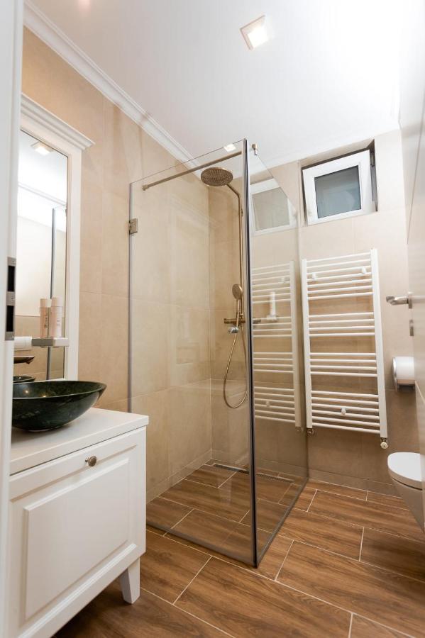 Apartament Carolyne Bistriţa Exteriör bild