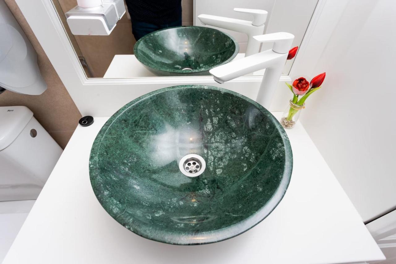 Apartament Carolyne Bistriţa Exteriör bild